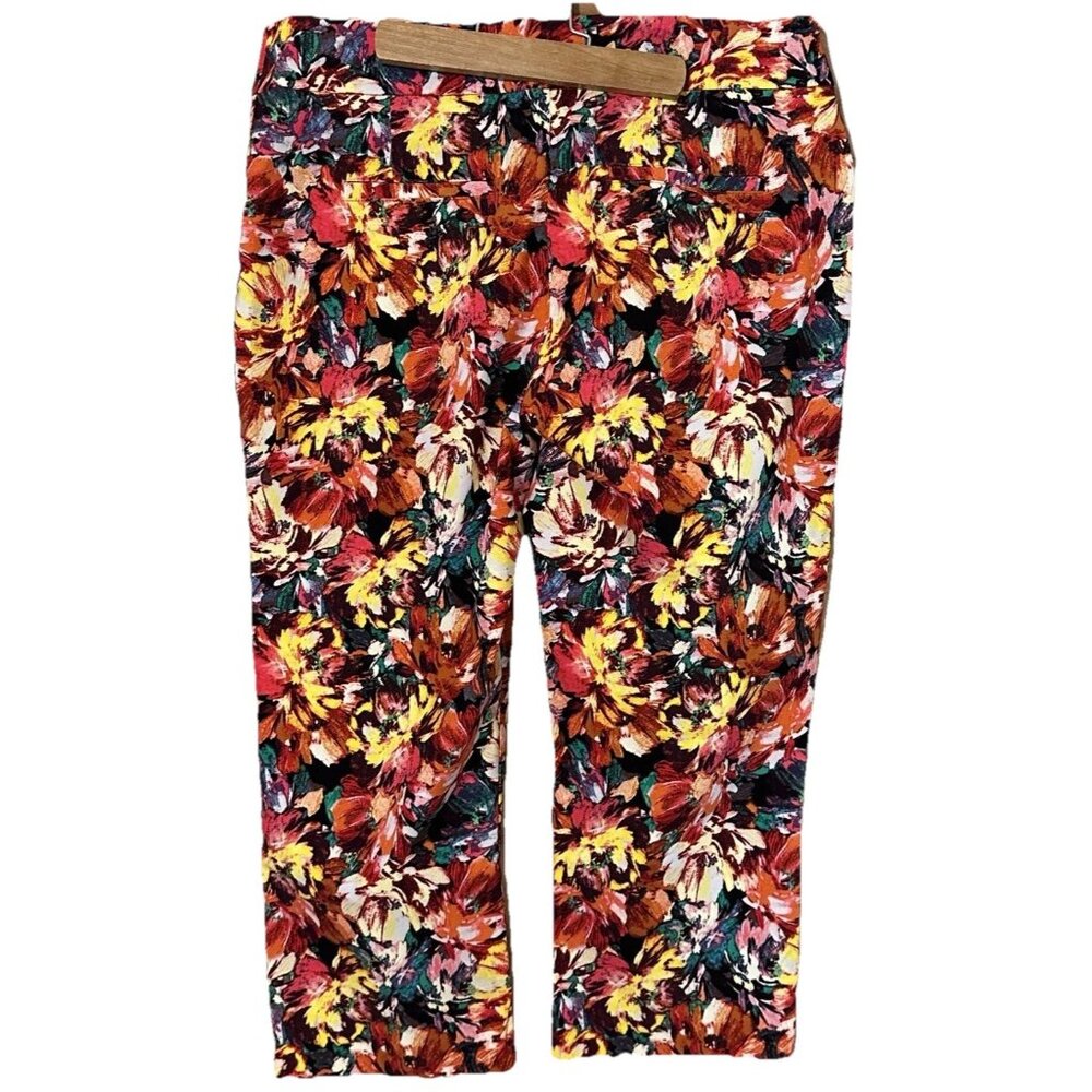 Attyre Woman 12  X 22 ” L Stretch Zipper Capri Pants Floral